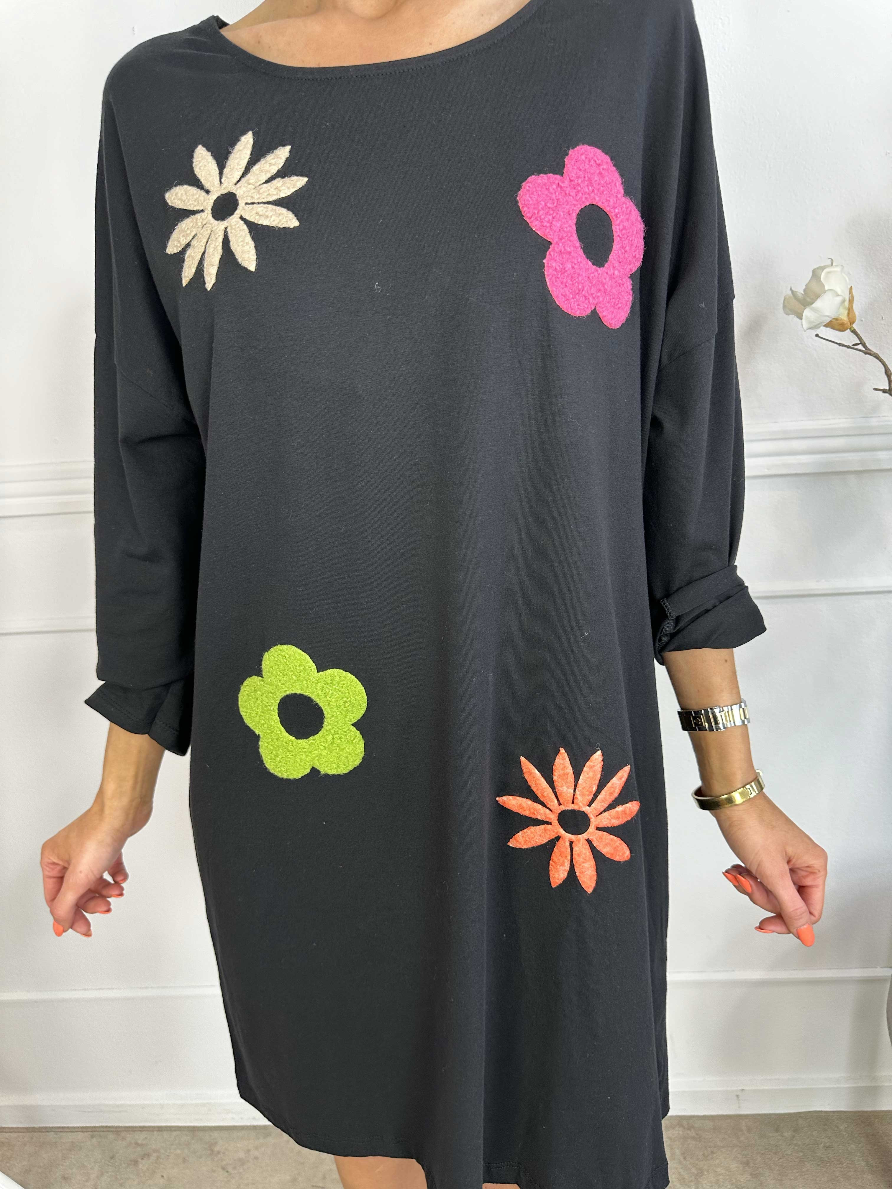 Susanna - Joggingklänning i bomull med färgade blommotiv